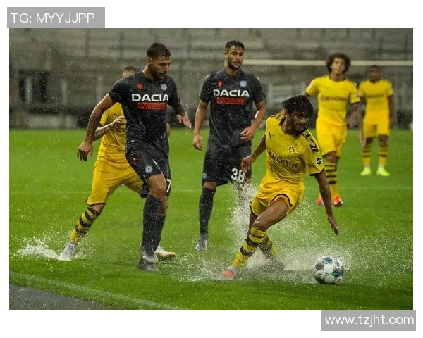 足球明星精彩踢水球视频高清版尽显运动魅力与激情瞬间